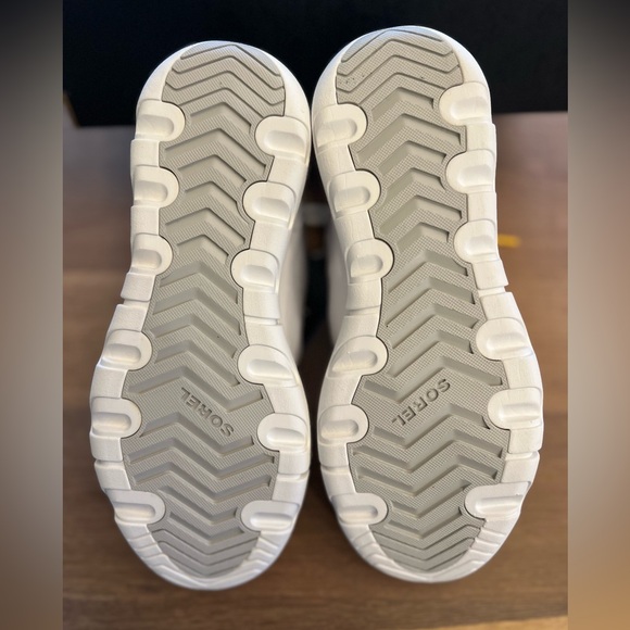 New in box Sorel Waterproof sneakers Women’s size 8 - Picture 7 of 11